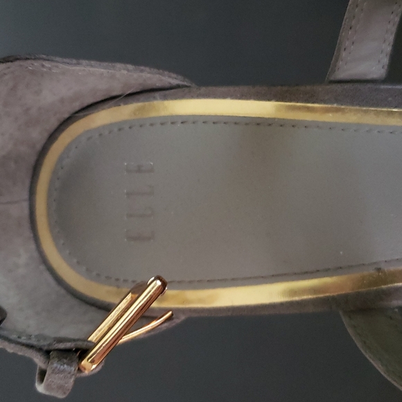 Elle wedges, size 9, minor scuffs - Picture 5 of 8